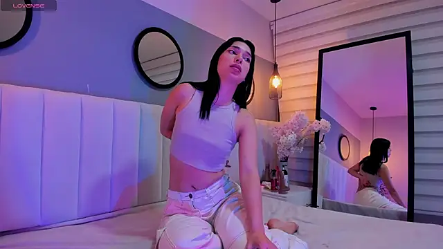 Snapshot of alice_lodge chatting on 11/19/25, 03:17 alice lodge online show from 11/19/25, 03:17