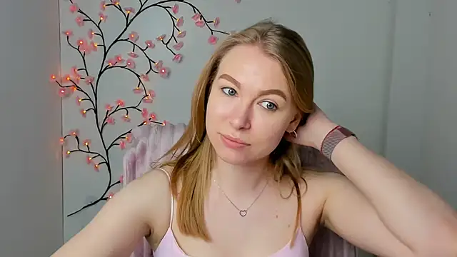 Snapshot of Dana_flowers chatting on 05/06/26, 05:35 Dana flowers online show from 05/06/26, 05:35