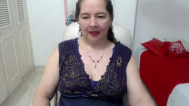 Snapshot of leonela_69 chatting on 06/05/26, 10:48 leonela 69 online show from 06/05/26, 10:48