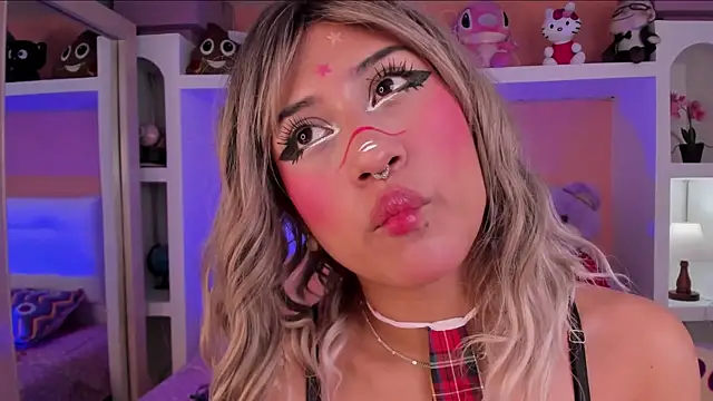 miss   megan online show from 12/05/25, 02:31