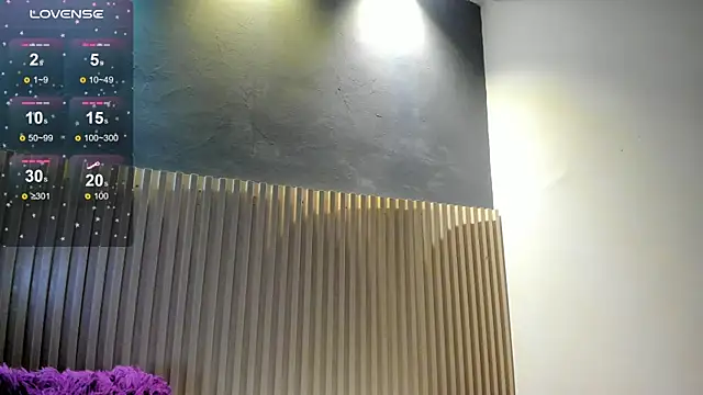 Snapshot of Aida-nicolle chatting on 02/24/25, 09:32 Aida-nicolle online show from 02/24/25, 09:32