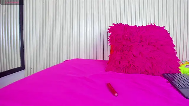 Snapshot of Aida-nicolle chatting on 03/07/25, 10:02 Aida-nicolle online show from 03/07/25, 10:02