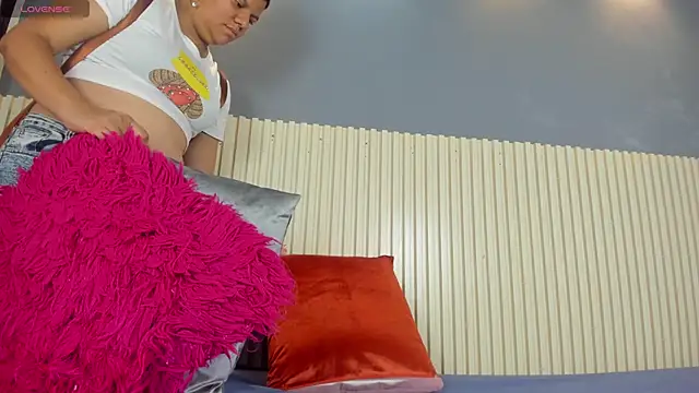 Snapshot of Aida-nicolle chatting on 03/11/25, 09:56 Aida-nicolle online show from 03/11/25, 09:56