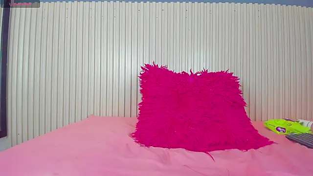 Snapshot of Aida-nicolle chatting on 03/13/25, 12:56 Aida-nicolle online show from 03/13/25, 12:56