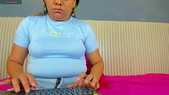 Snapshot of Aida-nicolle chatting on 03/17/25, 09:44 Aida-nicolle online show from 03/17/25, 09:44