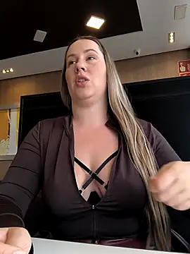 Snapshot of Mona_Plus chatting on 02/08/26, 10:18 Mona Plus online show from 02/08/26, 10:18