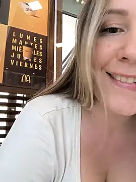 Snapshot of Mona_Plus chatting on 02/17/26, 11:07 Mona Plus online show from 02/17/26, 11:07