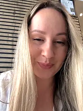 Snapshot of Mona_Plus chatting on 02/19/26, 11:17 Mona Plus online show from 02/19/26, 11:17