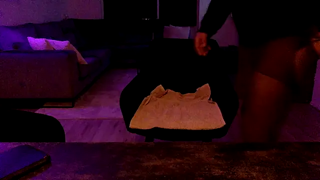 Snapshot of Bleueyez007 chatting on 03/05/25, 01:52 Bleueyez007 online show from 03/05/25, 01:52