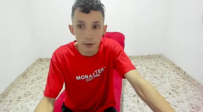 Snapshot of Isak_Millan chatting on 03/04/25, 01:12 Isak Millan online show from 03/04/25, 01:12