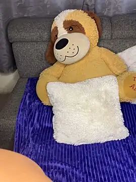 ZafiroKlein online show from 11/18/25, 08:46