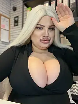 Snapshot of Eliaden chatting on 11/21/25, 03:27 Eliaden online show from 11/21/25, 03:27