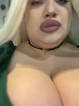 Snapshot of Eliaden chatting on 12/01/25, 03:22 Eliaden online show from 12/01/25, 03:22