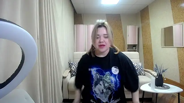 Snapshot of Finna_39 chatting on 02/14/25, 02:18 Finna 39 online show from 02/14/25, 02:18