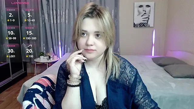 Snapshot of Finna_39 chatting on 09/29/25, 10:03 Finna 39 online show from 09/29/25, 10:03