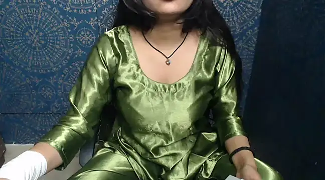 Snapshot of megancatluna chatting on 03/02/25, 05:44 megancatluna online show from 03/02/25, 05:44