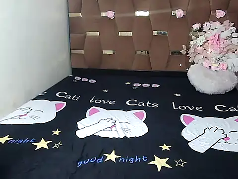 Snapshot of megancatluna chatting on 09/14/25, 04:22 megancatluna online show from 09/14/25, 04:22