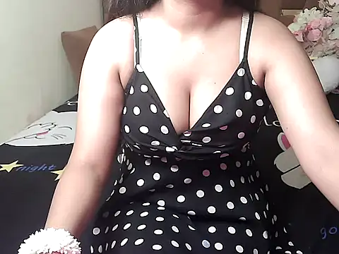 Snapshot of megancatluna chatting on 09/18/25, 07:32 megancatluna online show from 09/18/25, 07:32