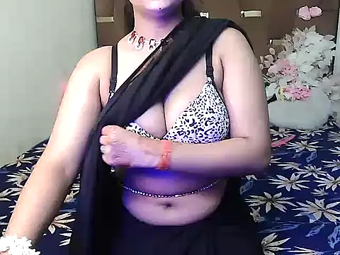 Snapshot of megancatluna chatting on 10/03/25, 03:47 megancatluna online show from 10/03/25, 03:47