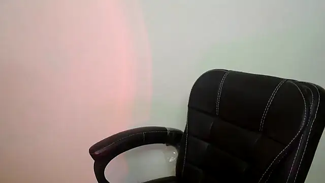 Snapshot of megancatluna chatting on 02/18/26, 04:08 megancatluna online show from 02/18/26, 04:08