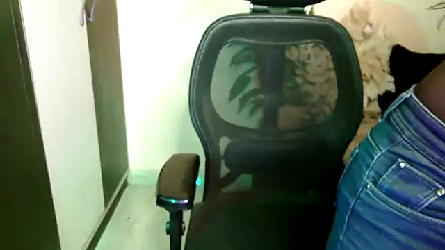 Snapshot of megancatluna chatting on 02/22/26, 04:57 megancatluna online show from 02/22/26, 04:57