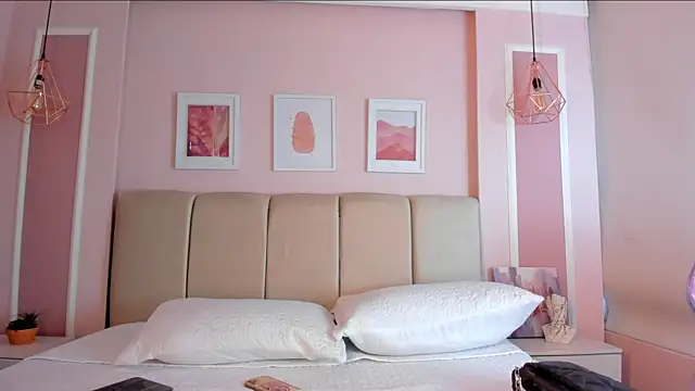 Snapshot of Annie_rhoades chatting on 12/15/25, 12:31 Annie rhoades online show from 12/15/25, 12:31