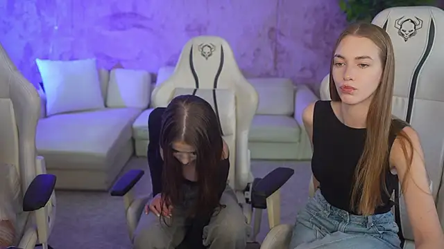 Snapshot of Layla_Sweet_ chatting on 10/21/25, 02:40 Layla Sweet online show from 10/21/25, 02:40