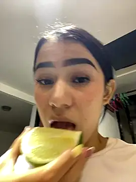 Arii moon online show from 12/19/25, 11:56