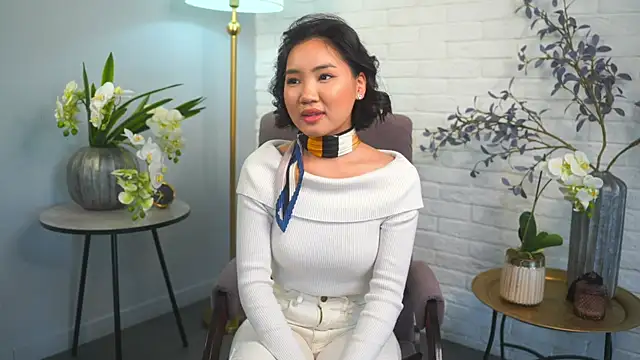 Snapshot of EthalHence chatting on 02/15/25, 12:01 EthalHence online show from 02/15/25, 12:01