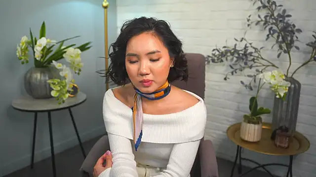 Snapshot of EthalHence chatting on 02/15/25, 06:12 EthalHence online show from 02/15/25, 06:12