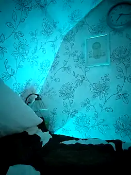 Snapshot of Teemu chatting on 10/16/25, 04:19 Teemu online show from 10/16/25, 04:19