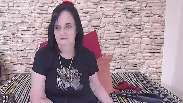 Snapshot of LuciousGrace chatting on 11/29/25, 05:32 LuciousGrace online show from 11/29/25, 05:32