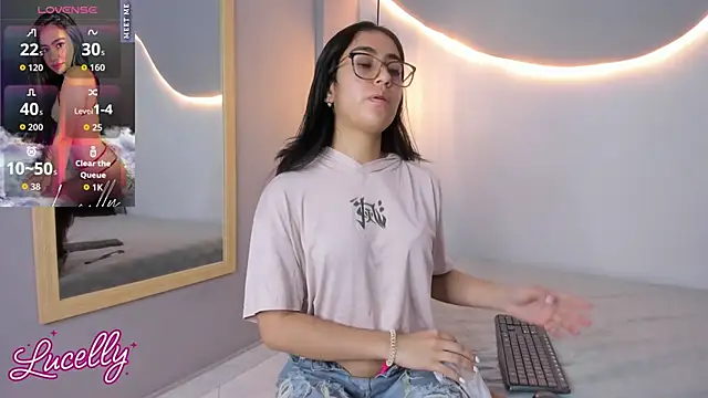 lucelly 15 online show from 10/17/25, 11:46