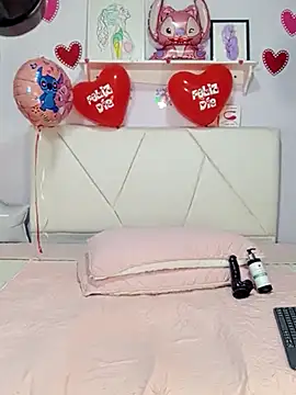 Snapshot of MeliLove- chatting on 02/15/25, 12:33 MeliLove- online show from 02/15/25, 12:33