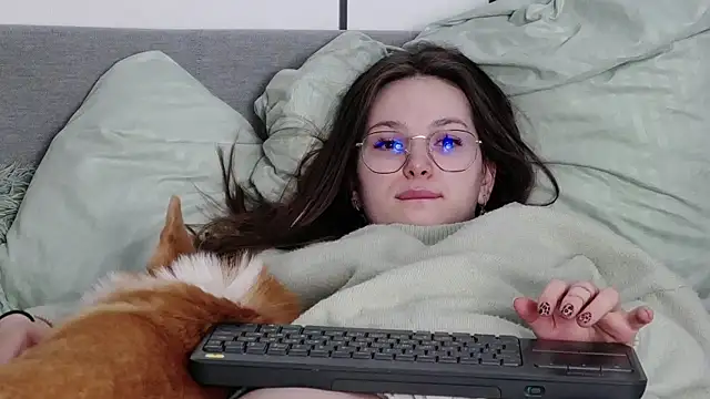 -Amora online show from 04/07/26, 11:21