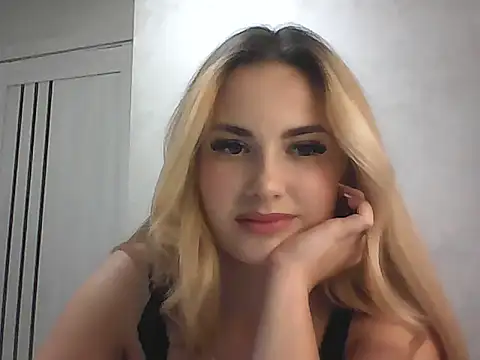 Snapshot of GoddessTenderness chatting on 10/23/25, 03:55 GoddessTenderness online show from 10/23/25, 03:55