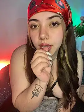 Snapshot of _ivyginger chatting on 11/12/25, 11:47 ivyginger online show from 11/12/25, 11:47