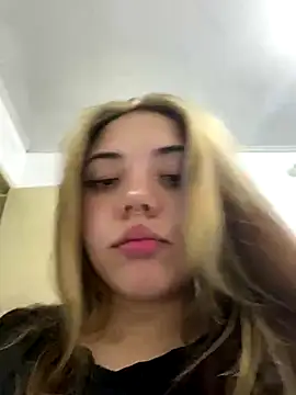 Snapshot of _ivyginger chatting on 11/23/25, 03:17 ivyginger online show from 11/23/25, 03:17