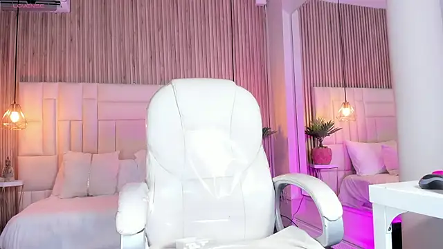 MelanieHillss online show from 10/29/25, 05:10