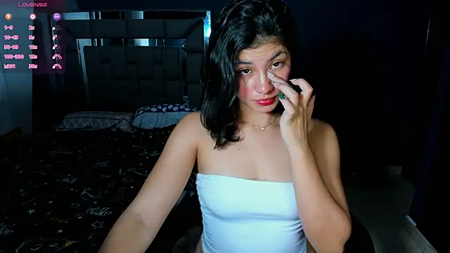 Snapshot of Violett_11 chatting on 12/14/25, 07:25 Violett 11 online show from 12/14/25, 07:25