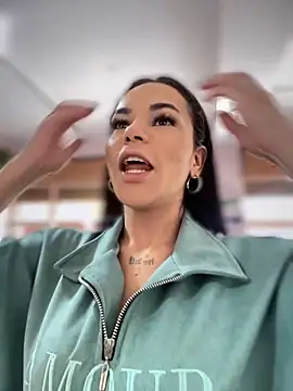 Snapshot of Naatalia chatting on 10/31/25, 06:42 Naatalia online show from 10/31/25, 06:42