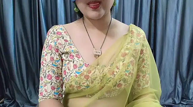 Snapshot of goldiwets chatting on 03/11/25, 04:18 goldiwets online show from 03/11/25, 04:18
