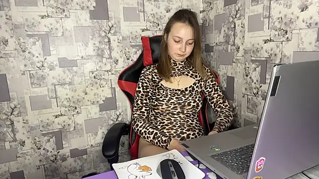 Snapshot of stella_leex chatting on 03/07/25, 10:10 stella leex online show from 03/07/25, 10:10