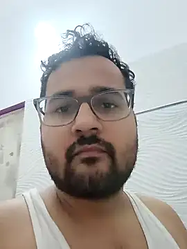 Snapshot of susthovai chatting on 11/12/25, 12:16 susthovai online show from 11/12/25, 12:16