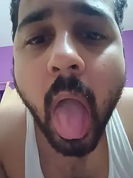 Snapshot of susthovai chatting on 06/10/26, 01:32 susthovai online show from 06/10/26, 01:32