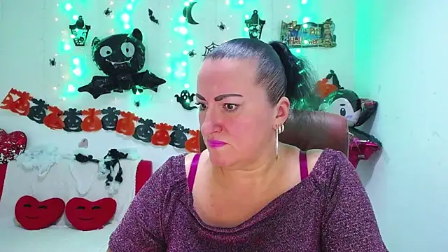 DianaMGG online show from 10/21/25, 05:19