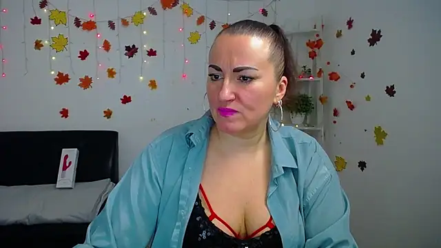 DianaMGG online show from 12/03/25, 06:28