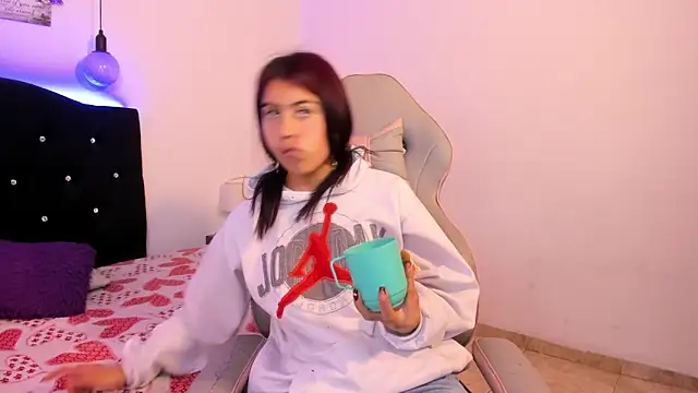 Snapshot of Melany__dreams chatting on 02/26/25, 04:56 Melany dreams online show from 02/26/25, 04:56