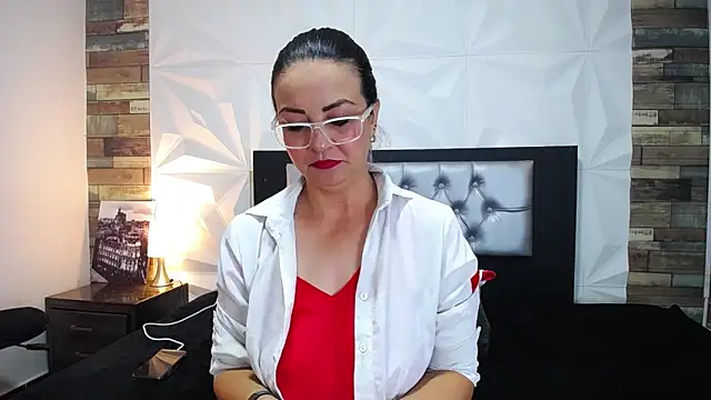 Snapshot of Azaahara_ chatting on 02/22/25, 11:02 Azaahara online show from 02/22/25, 11:02