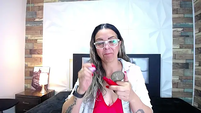 Snapshot of Azaahara_ chatting on 03/18/25, 10:57 Azaahara online show from 03/18/25, 10:57